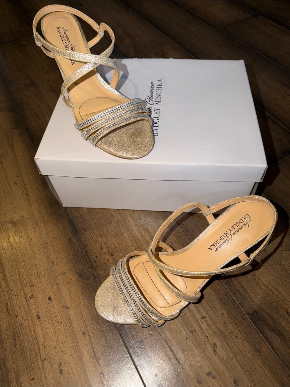 ✨Women’s Gold Rhinestone and Glitter Wedge Heels/Sandals ✨Size 7